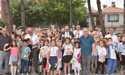 BAŞKAN ÖZEL KARNE SEVİNCİNE ORTAK OLDU