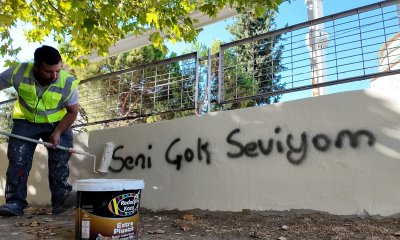 Seviyorsan git konuş bence Çünkü biz siliyoruz
