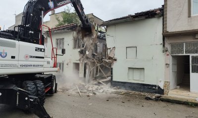 YENİŞEHİR’DE METRUK BİNALAR TEK TEK YIKILIYOR
